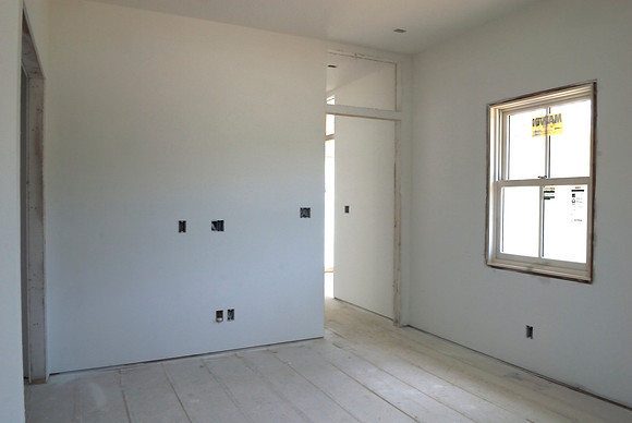 Guest bedroom/Den